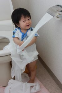 赤ちゃんのトイレトレーニングはいつから？