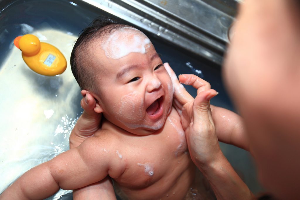 赤ちゃんのお風呂は毎日？お風呂が赤ちゃんにとっていい理由。